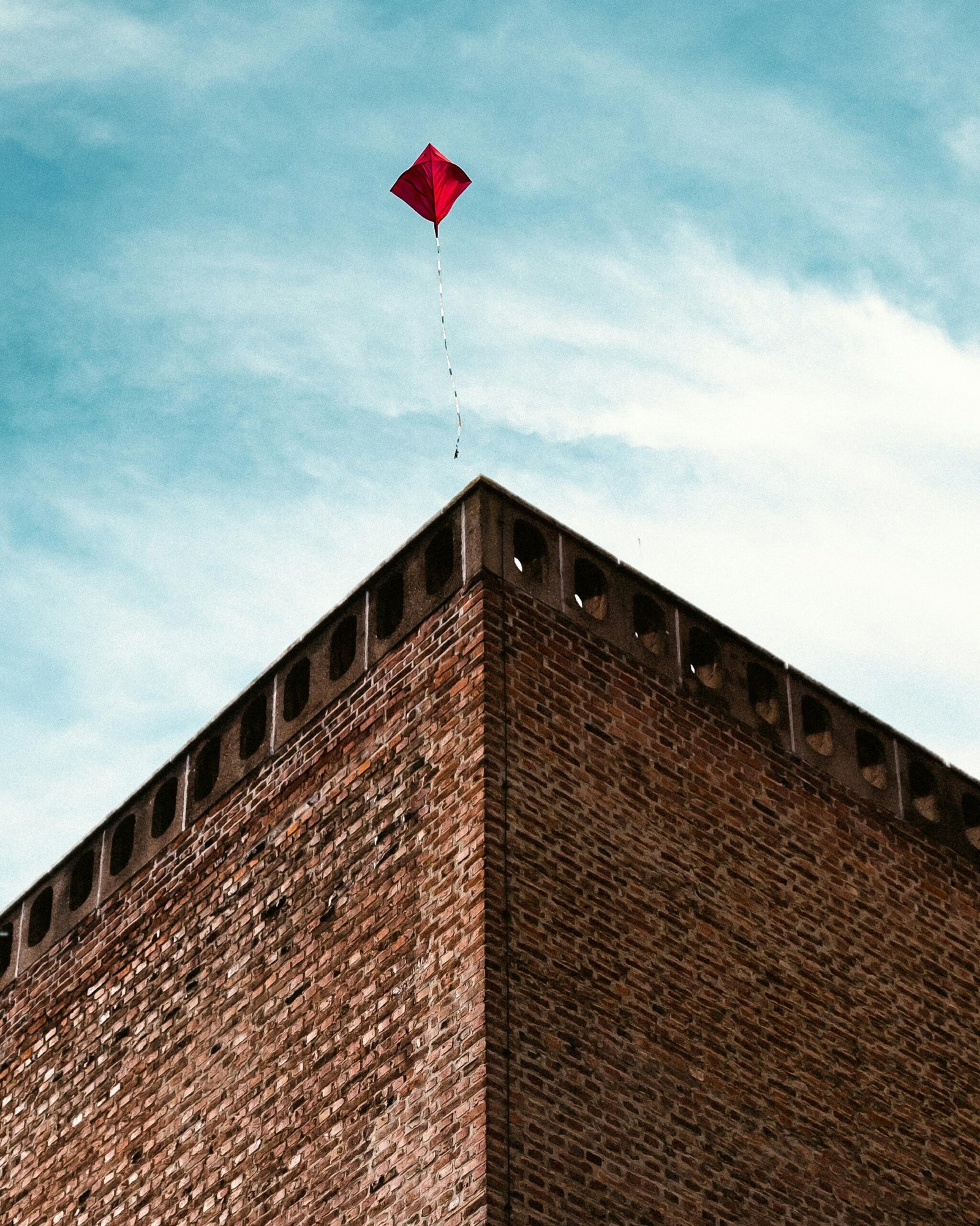"A monokite fighter skillfully performing a kite fly with a high-quality monokite in the sky."